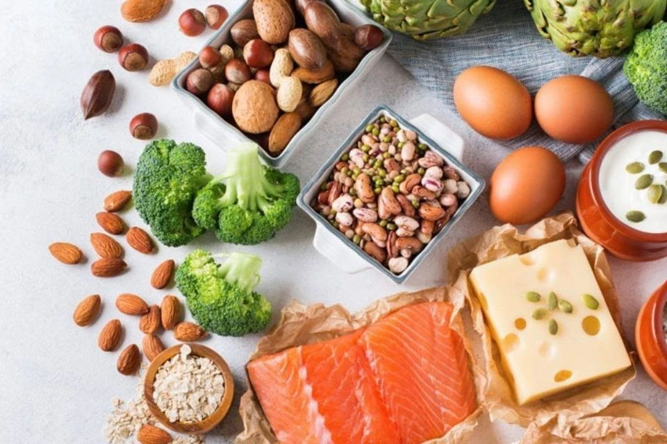 Cá hồi và ngừ: nguồn omega-3 từ động vật thực phẩm giàu cho sự phát triển trí não của thai nhi